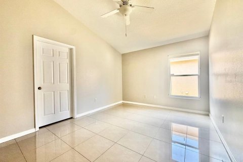 House in Ruskin, Florida 3 bedrooms, 115.01 sq.m. № 2111947 - photo 15