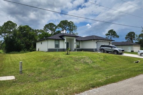 Villa ou maison à Lehigh Acres, Floride 3 chambres, 151.43 m2 № 2156477