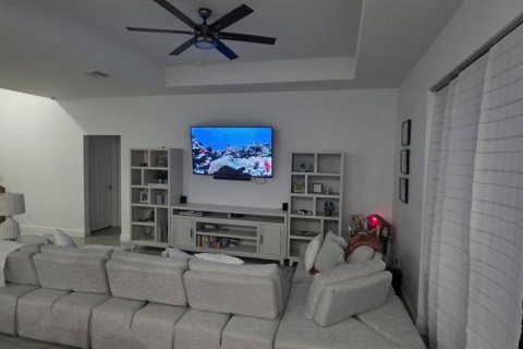 Villa ou maison à louer à Lehigh Acres, Floride: 3 chambres, 151.43 m2 № 2156477 - photo 5