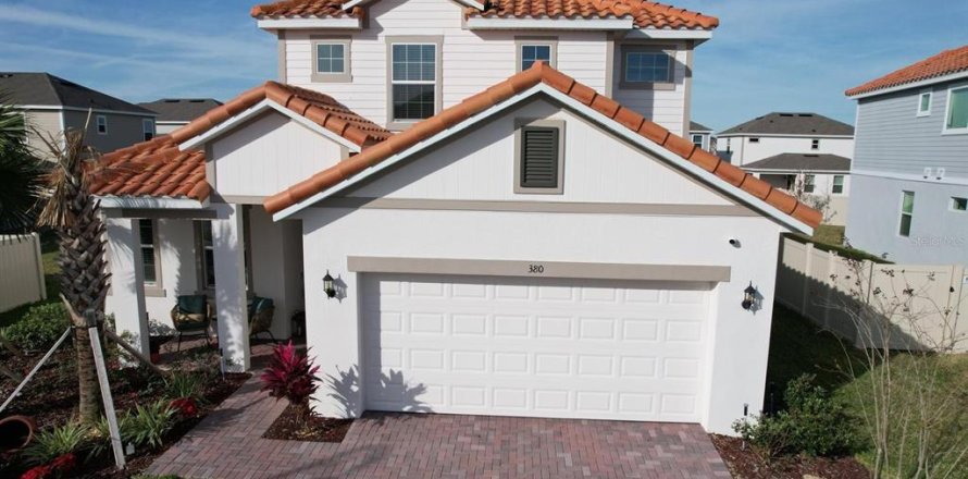 House in Davenport, Florida 4 bedrooms, 247.21 sq.m. № 2150989