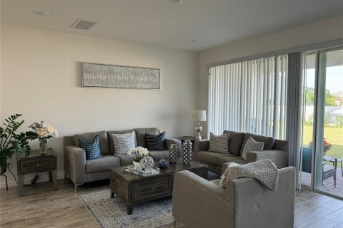 House in Davenport, Florida 4 bedrooms, 247.21 sq.m. № 2150989 - photo 11