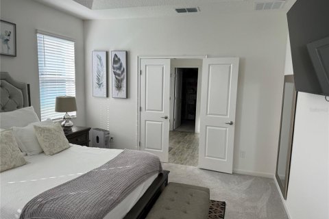 House in Davenport, Florida 4 bedrooms, 247.21 sq.m. № 2150989 - photo 19