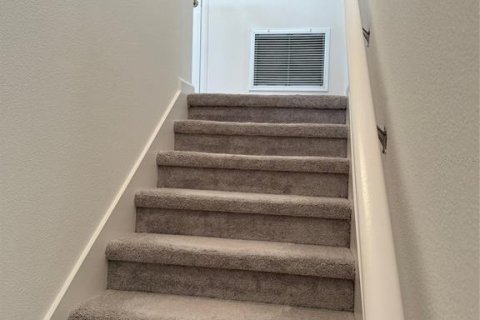 House in Davenport, Florida 4 bedrooms, 247.21 sq.m. № 2150989 - photo 23