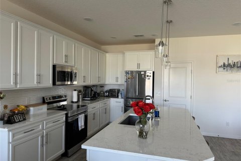 House in Davenport, Florida 4 bedrooms, 247.21 sq.m. № 2150989 - photo 10