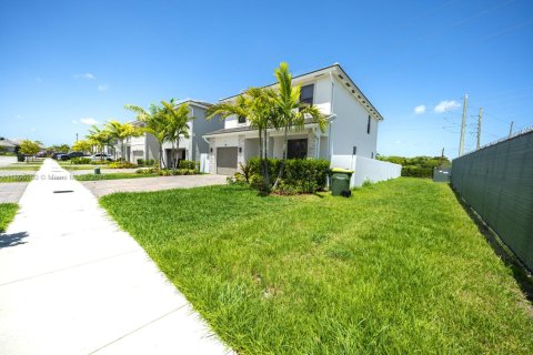 House in Homestead, Florida 4 bedrooms, 193.7 sq.m. № 1743901 - photo 9
