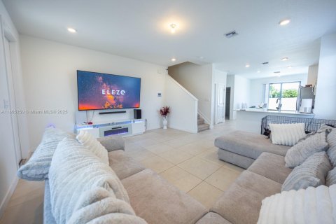 House in Homestead, Florida 4 bedrooms, 193.7 sq.m. № 1743901 - photo 11
