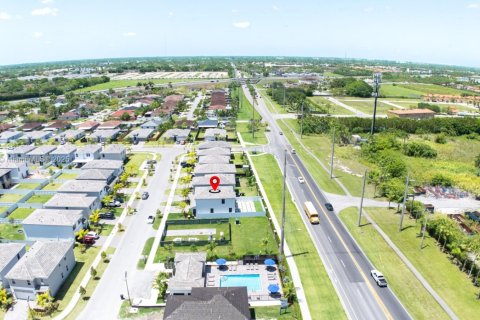 House in Homestead, Florida 4 bedrooms, 193.7 sq.m. № 1743901 - photo 3