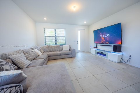House in Homestead, Florida 4 bedrooms, 193.7 sq.m. № 1743901 - photo 13