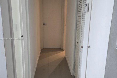 Снять в аренду кондоминиум в Майами, Флорида 2 спальни, 84.91м2, № 1932345 - фото 20