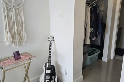 Снять в аренду кондоминиум в Майами, Флорида 2 спальни, 84.91м2, № 1932345 - фото 15