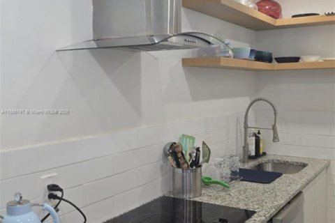 Снять в аренду кондоминиум в Майами, Флорида 2 спальни, 84.91м2, № 1932345 - фото 16