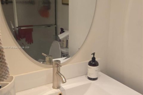 Снять в аренду кондоминиум в Майами, Флорида 2 спальни, 84.91м2, № 1932345 - фото 8