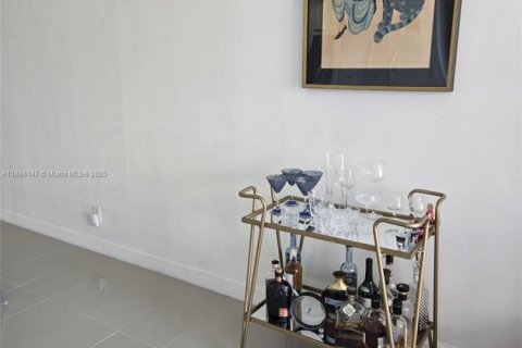 Снять в аренду кондоминиум в Майами, Флорида 2 спальни, 84.91м2, № 1932345 - фото 2
