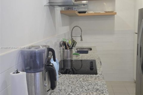 Снять в аренду кондоминиум в Майами, Флорида 2 спальни, 84.91м2, № 1932345 - фото 12