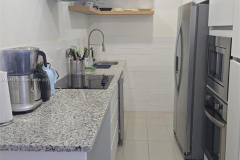 Снять в аренду кондоминиум в Майами, Флорида 2 спальни, 84.91м2, № 1932345 - фото 5