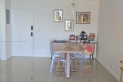 Снять в аренду кондоминиум в Майами, Флорида 2 спальни, 84.91м2, № 1932345 - фото 1