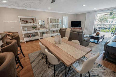 Condo in Stuart, Florida, 2 bedrooms № 2247062 - photo 10