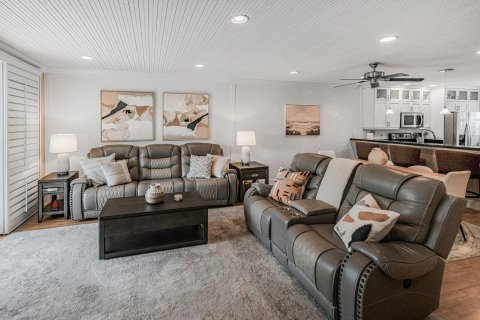 Condo in Stuart, Florida, 2 bedrooms № 2247062 - photo 3