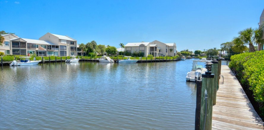 Condo in Stuart, Florida, 2 bedrooms № 2247062