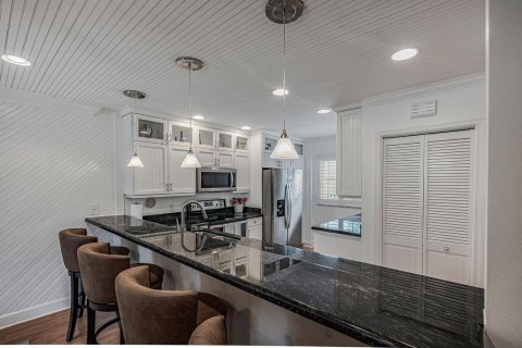 Condo in Stuart, Florida, 2 bedrooms № 2247062 - photo 13