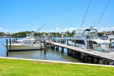 Condo in Stuart, Florida, 2 bedrooms № 2247062 - photo 26