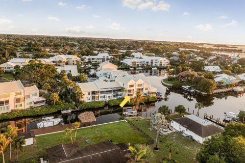 Condo in Stuart, Florida, 2 bedrooms № 2247062 - photo 25