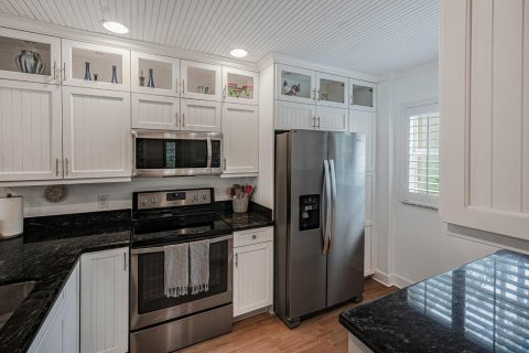 Condo in Stuart, Florida, 2 bedrooms № 2247062 - photo 16
