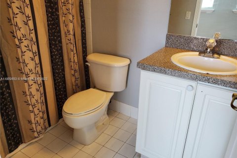 Снять в аренду таунхаус в Дорал, Флорида 3 спальни, 135.64м2, № 1955591 - фото 11