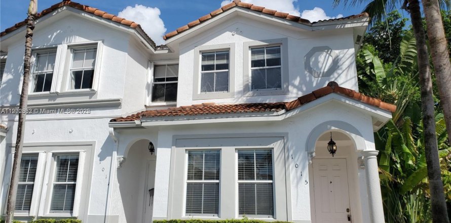 Таунхаус в Дорал, Флорида 3 спальни, 135.64м2 № 1955591