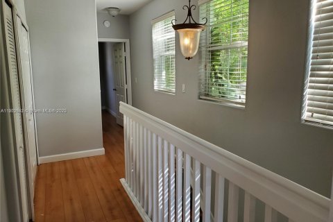 Снять в аренду таунхаус в Дорал, Флорида 3 спальни, 135.64м2, № 1955591 - фото 16