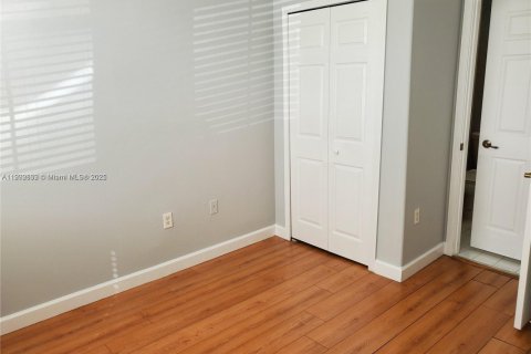 Снять в аренду таунхаус в Дорал, Флорида 3 спальни, 135.64м2, № 1955591 - фото 15