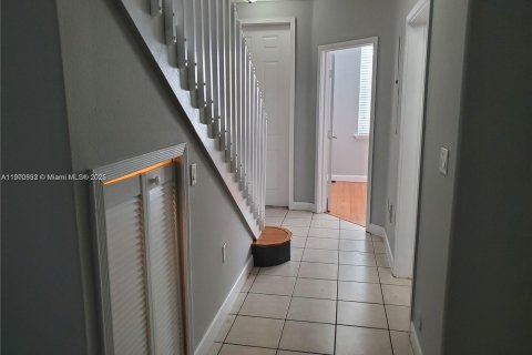 Снять в аренду таунхаус в Дорал, Флорида 3 спальни, 135.64м2, № 1955591 - фото 12