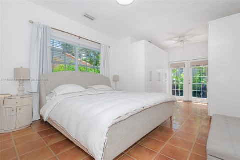 House in Coral Gables, Florida 2 bedrooms, 130.43 sq.m. № 1781430 - photo 10