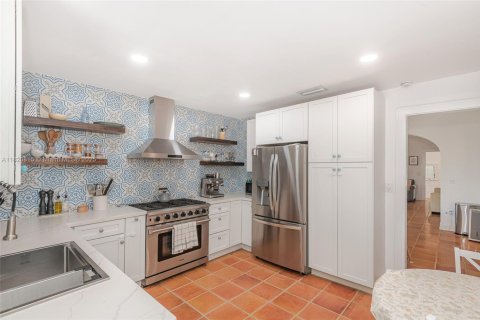 House in Coral Gables, Florida 2 bedrooms, 130.43 sq.m. № 1781430 - photo 5