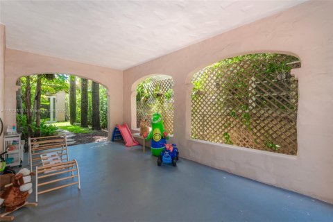 House in Coral Gables, Florida 2 bedrooms, 130.43 sq.m. № 1781430 - photo 21