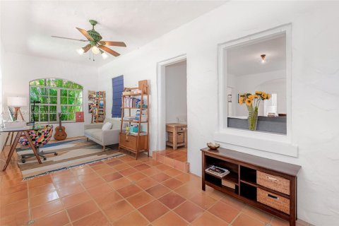 House in Coral Gables, Florida 2 bedrooms, 130.43 sq.m. № 1781430 - photo 15
