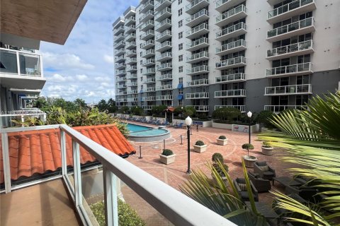 Condo in Miami, Florida, 1 bedroom  № 2000832 - photo 8