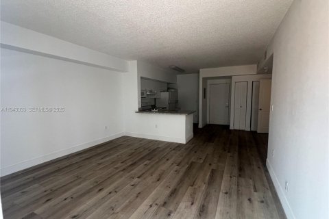 Condo in Miami, Florida, 1 bedroom  № 2000832 - photo 7