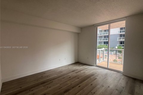 Condo in Miami, Florida, 1 bedroom  № 2000832 - photo 5