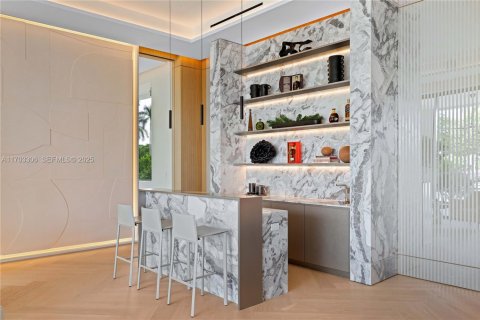 House in Miami Beach, Florida 6 bedrooms, 1158.49 sq.m. № 1979838 - photo 23