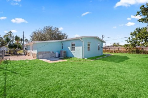 House in Port Charlotte, Florida 2 bedrooms № 2153582 - photo 21