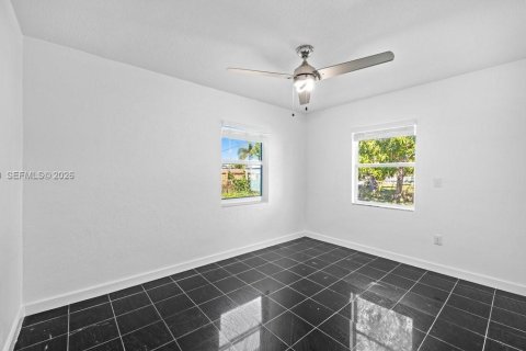 House in Port Charlotte, Florida 2 bedrooms № 2153582 - photo 18