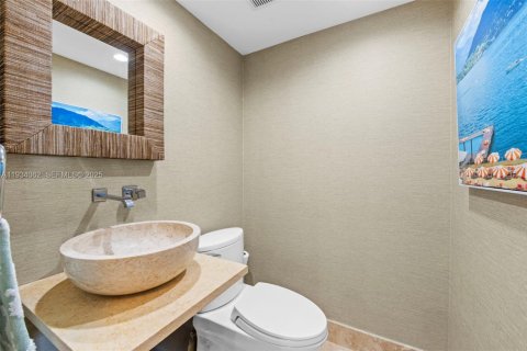 Condo in Hollywood, Florida, 1 bedroom  № 1993184 - photo 14