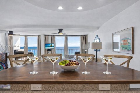 Condo in Hollywood, Florida, 1 bedroom  № 1993184 - photo 2