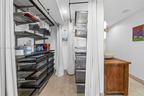 Condo in Hollywood, Florida, 1 bedroom  № 1993184 - photo 20