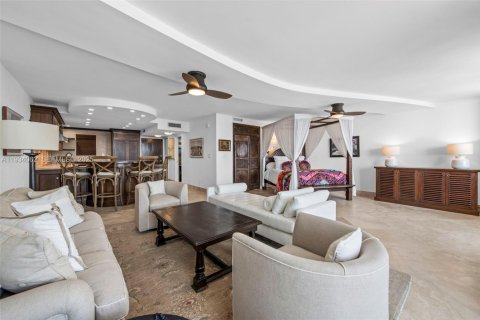 Condo in Hollywood, Florida, 1 bedroom  № 1993184 - photo 10