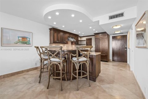 Condo in Hollywood, Florida, 1 bedroom  № 1993184 - photo 13