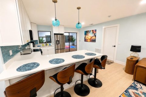 House in Homosassa, Florida 2 bedrooms, 169.36 sq.m. № 2427388 - photo 6