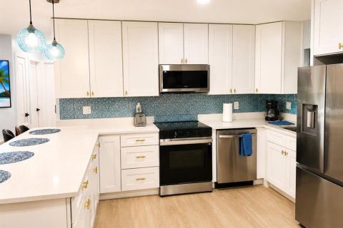 House in Homosassa, Florida 2 bedrooms, 169.36 sq.m. № 2427388 - photo 5