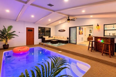 House in Homosassa, Florida 2 bedrooms, 169.36 sq.m. № 2427388 - photo 2
